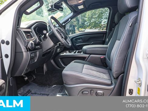 Used 2024 Nissan Titan SV w/ SV Convenience Package RWD image 18