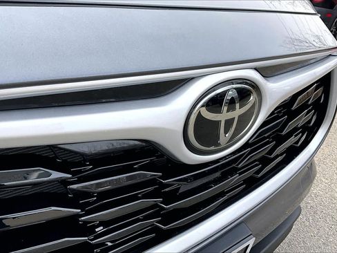 Used 2023 Toyota Highlander XLE image 29