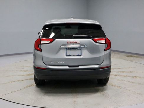Used 2024 GMC Terrain SLE FWD image 9