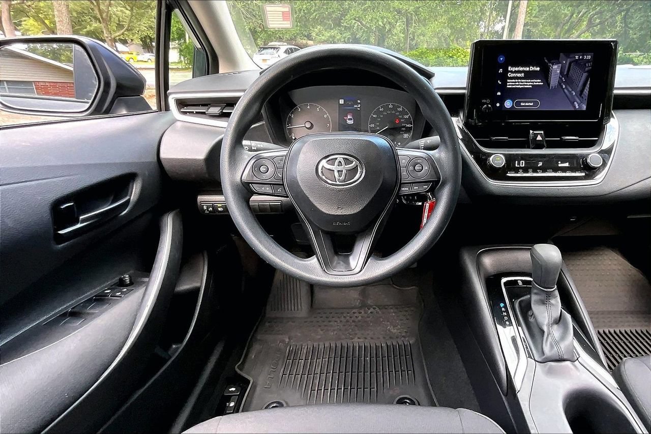Used 2025 Toyota Corolla LE FWD image 8