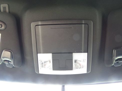 Used 2019 Ford Explorer XLT w/ Equipment Group 202A AWD/4WD image 30