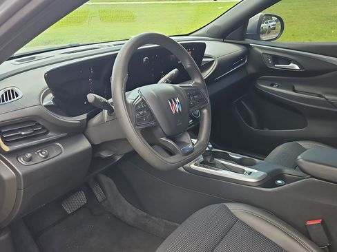 Used 2024 Buick Envista Preferred w/ Convenience II Package FWD image 8