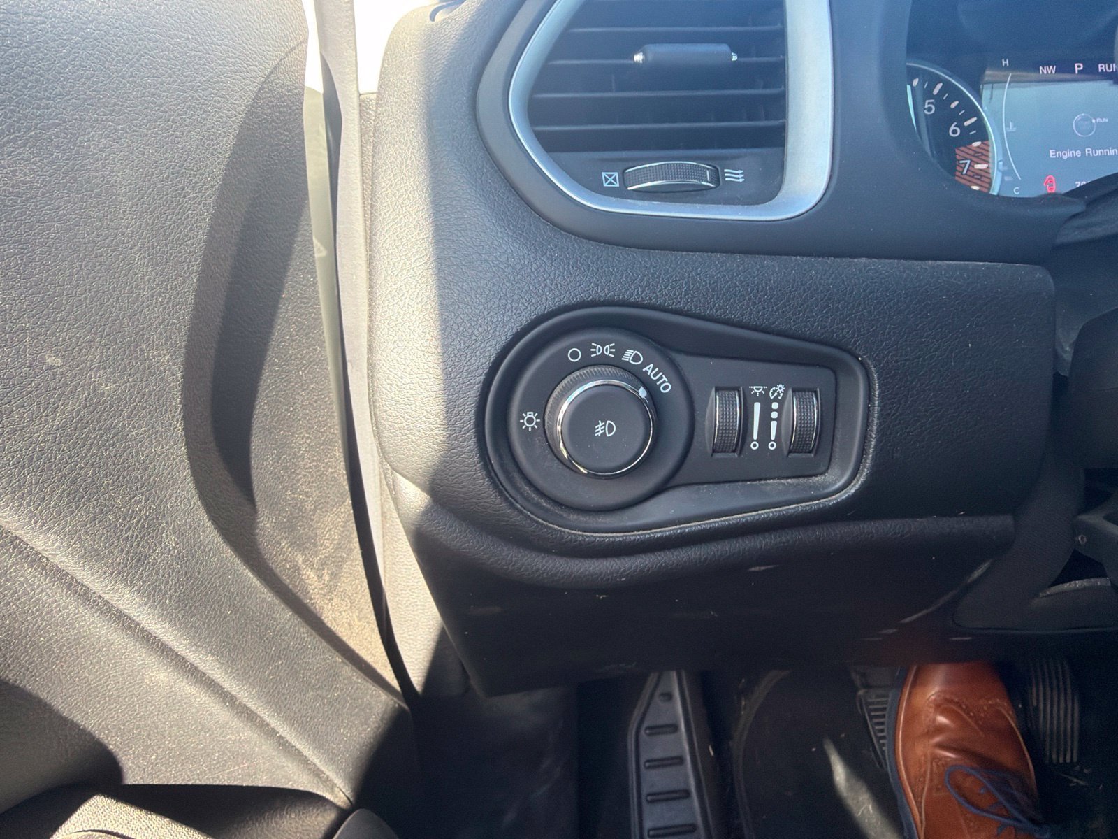 Used 2020 Jeep Renegade Latitude FWD image 21