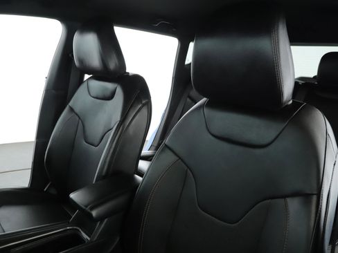 Used 2023 Jeep Compass Latitude image 4