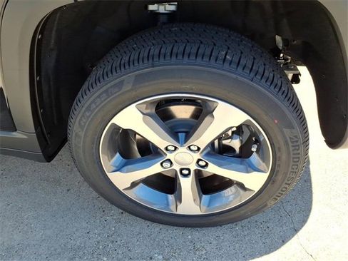 New 2025 Jeep Grand Cherokee L Limited w/ Luxury Tech Group II image 21