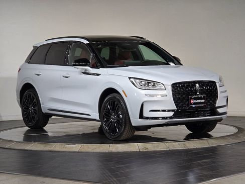 New 2025 Lincoln Corsair Reserve w/ Jet Appearance Package AWD/4WD image 2