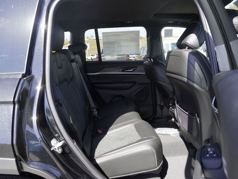 New 2026 Jeep Grand Cherokee Altitude AWD/4WD image 25