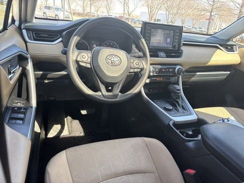Used 2021 Toyota RAV4 XLE w/ Convenience Package image 19