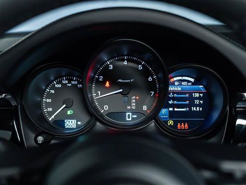 Certified 2026 Porsche Macan AWD/4WD image 22