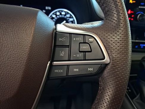 Used 2024 Toyota Sienna Platinum AWD/4WD image 22