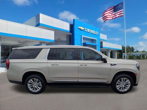 Used 2021 GMC Yukon XL SLT w/ SLT Premium Package AWD/4WD image 2