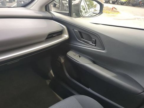 Used 2025 Toyota Prius LE FWD image 18