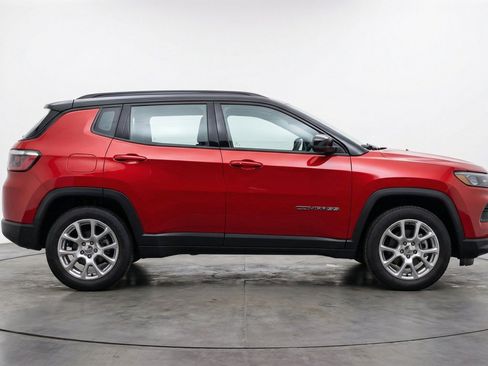 Used 2025 Jeep Compass Limited AWD/4WD image 11