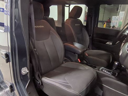 Used 2017 Jeep Wrangler Unlimited Sahara w/ Connectivity Group image 9