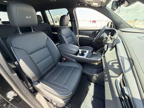 Used 2025 Buick Enclave Sport Touring w/ Power Package FWD image 27