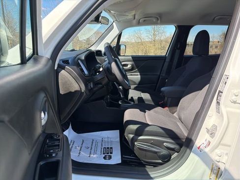 Used 2023 Jeep Renegade Latitude image 13