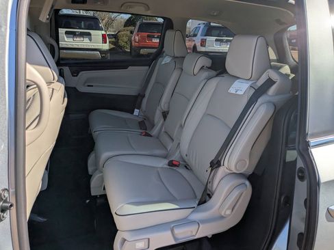 New 2026 Honda Odyssey Touring image 14