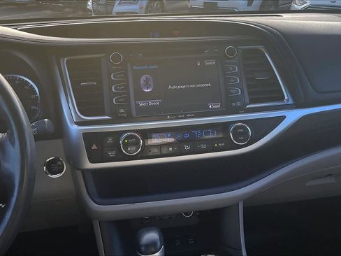 Used 2019 Toyota Highlander Limited Platinum image 6