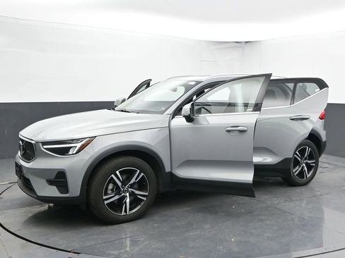 Used 2025 Volvo XC40 B5 Core image 47