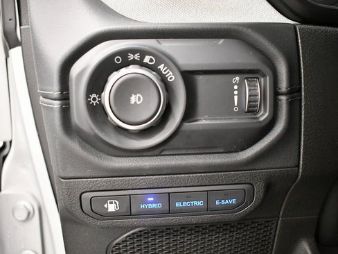 Used 2024 Jeep Wrangler Unlimited Sahara image 19