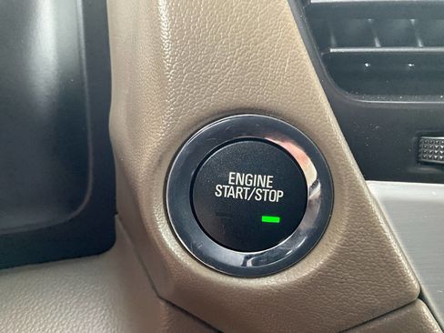 Used 2017 GMC Yukon SLT w/ Premium Edition AWD/4WD image 38