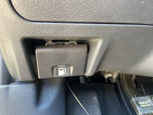 Used 2023 Nissan Sentra SR w/ Electronics Package FWD image 45