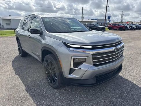 New 2026 Chevrolet Traverse LT w/ Driver Confidence Package FWD image 5