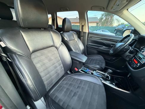 Used 2019 Mitsubishi Outlander SE image 13
