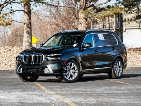 Used 2023 BMW X7 xDrive40i w/ Executive Package image 1