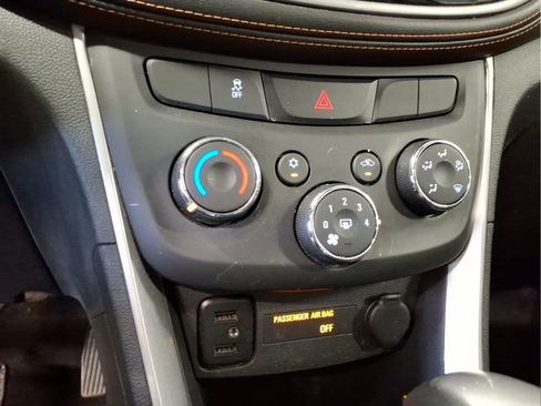Certified 2018 Chevrolet Trax LT w/ LT Convenience Package FWD image 11