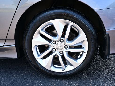 Used 2018 Honda Accord LX image 9