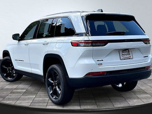 New 2025 Jeep Grand Cherokee Limited w/ Luxury Tech Group II image 3