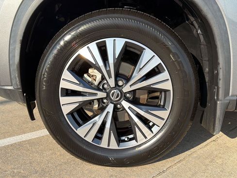 Used 2021 Nissan Rogue SV w/ Premium Package FWD image 13