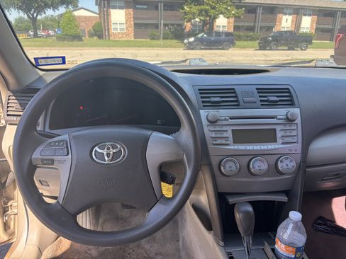 Used 2011 Toyota Camry LE w/ LE Extra-Value Pkg FWD image 8