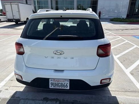 Used 2025 Hyundai Venue SEL FWD image 8
