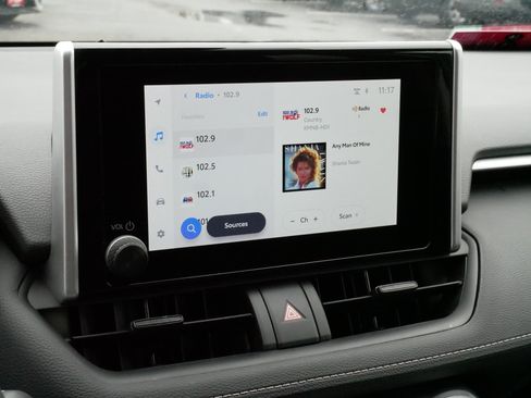 Certified 2025 Toyota RAV4 XLE AWD/4WD image 22