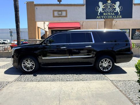Used 2018 Cadillac Escalade ESV Luxury image 8