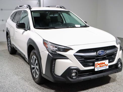 Used 2023 Subaru Outback Premium image 5