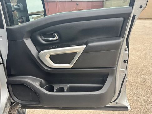 Used 2018 Nissan Titan SV w/ SV Convenience Package image 14