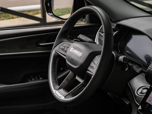 Used 2023 Jeep Grand Cherokee L Limited image 25