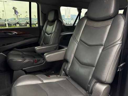 Used 2020 Cadillac Escalade ESV Luxury image 4