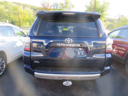 Used 2019 Toyota 4Runner TRD Off-Road image 5