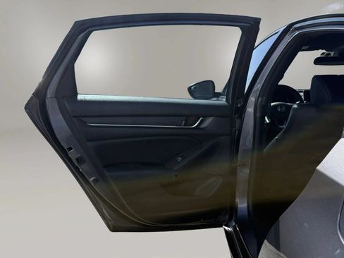 Used 2018 Honda Accord Sport image 29