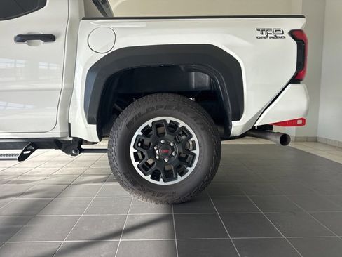 Certified 2025 Toyota Tacoma TRD Off-Road image 6