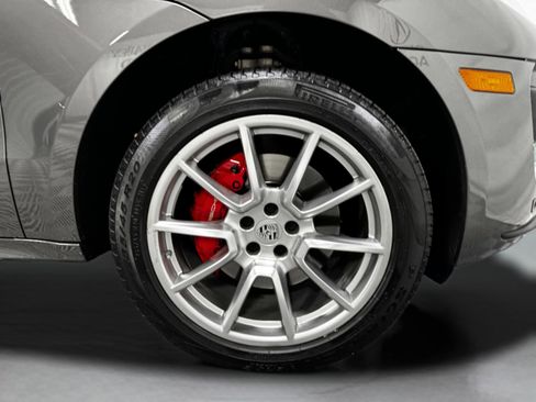 Used 2016 Porsche Macan Turbo image 49