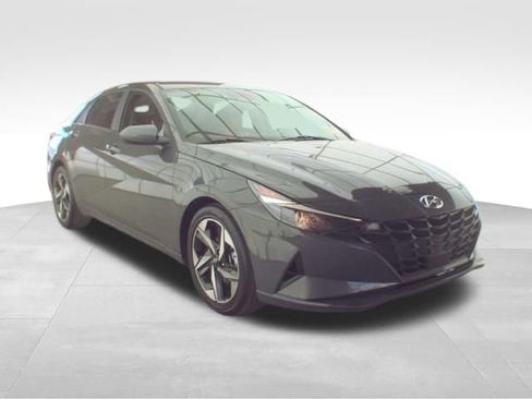 Used 2023 Hyundai Elantra SEL w/ Convenience Package image 3