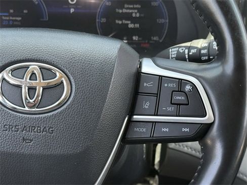 Used 2023 Toyota Highlander Limited image 15