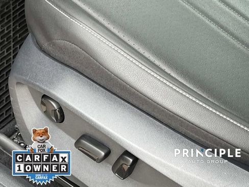 Used 2022 Volkswagen Tiguan SE w/ Panoramic Sunroof Package FWD image 17