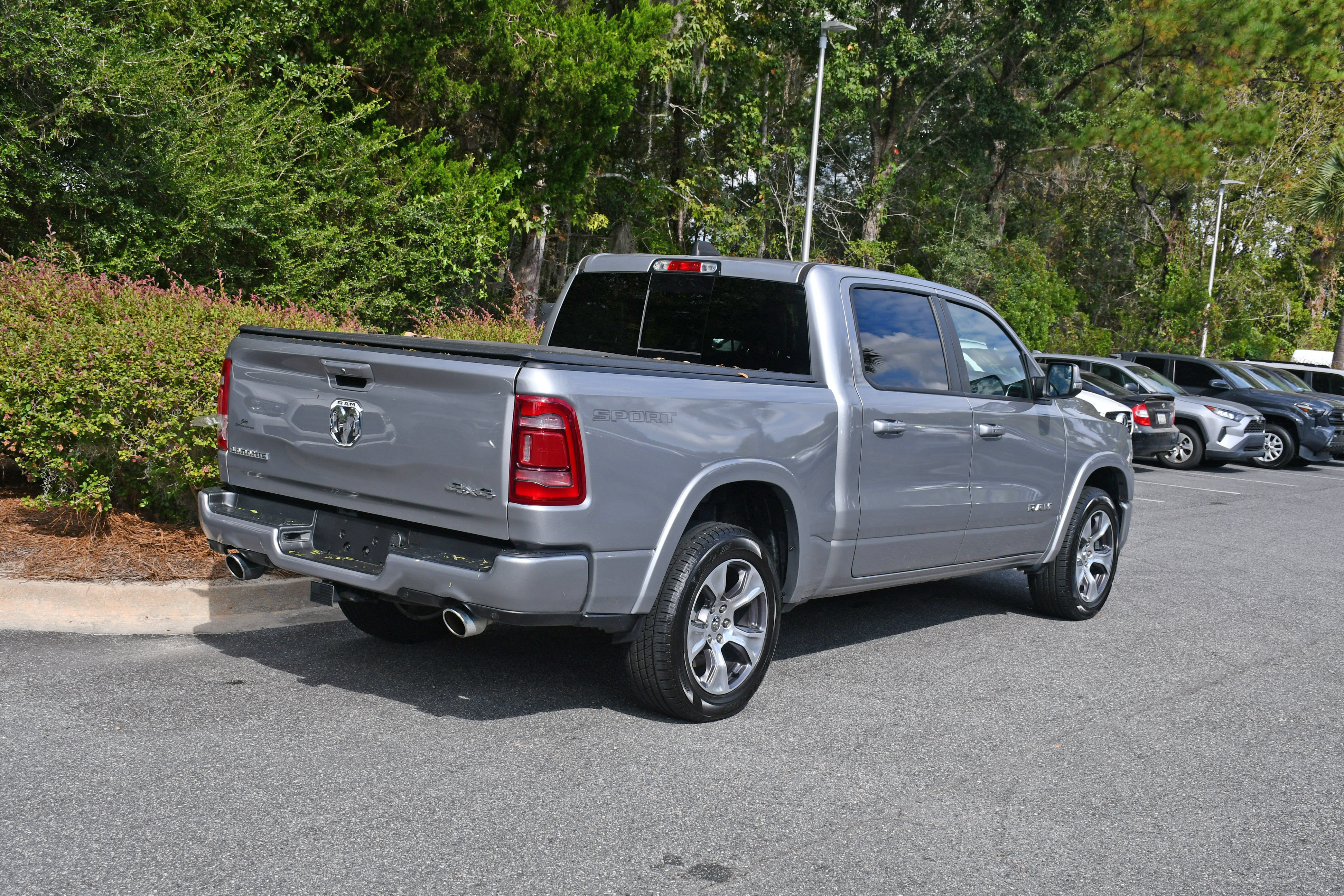 Used 2022 RAM 1500 Laramie w/ Sport Appearance Package AWD/4WD image 4