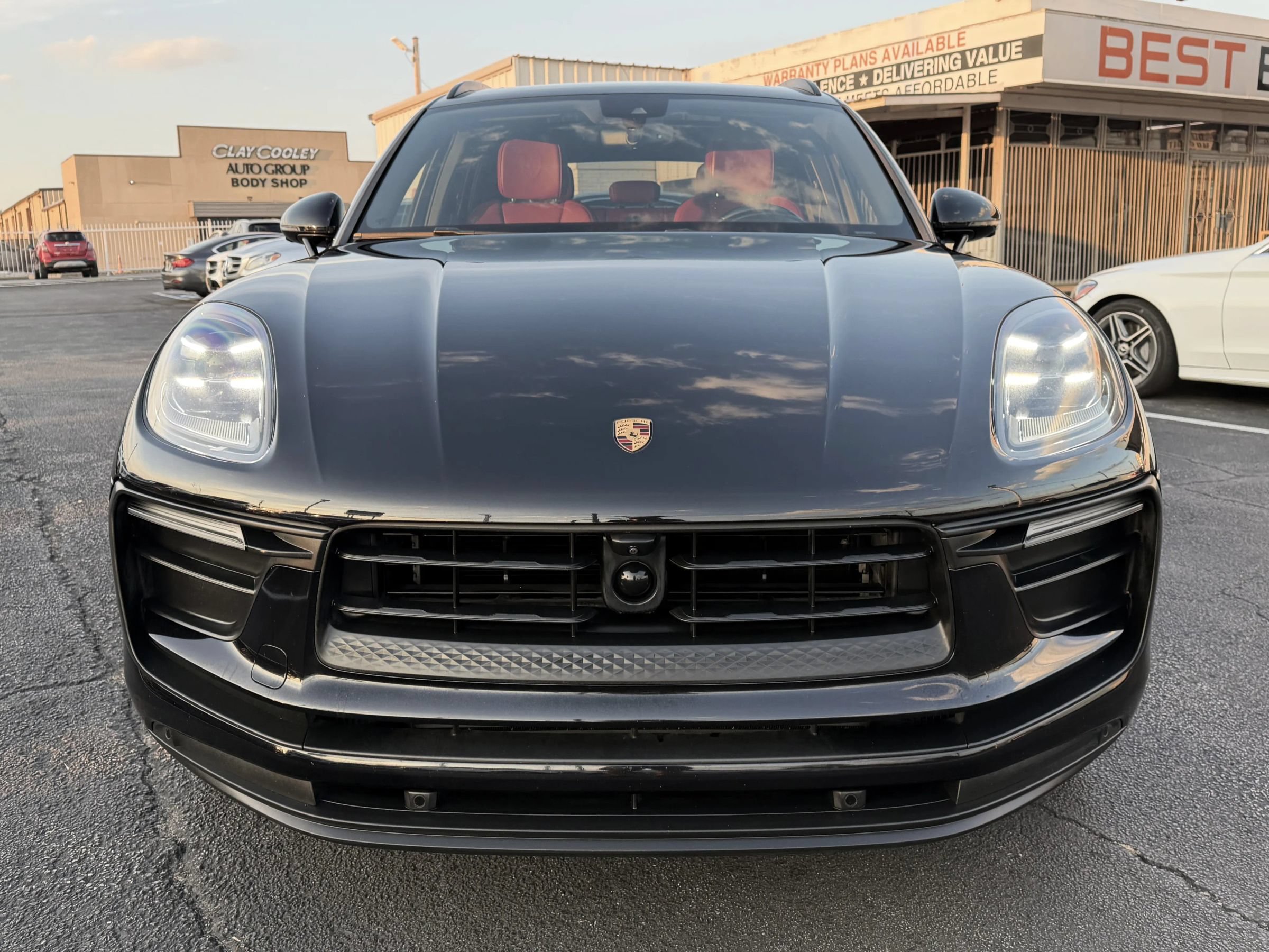 Used 2023 Porsche Macan AWD/4WD image 2